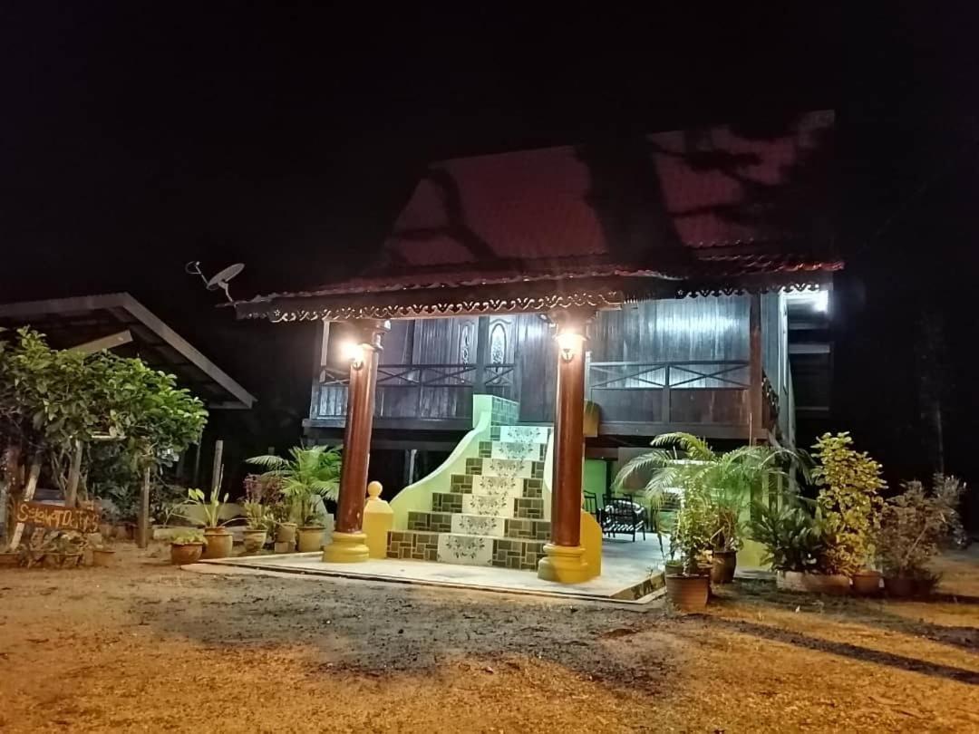 Homestay Warisan Bonda Masjid Tanah/Melaka Exterior photo